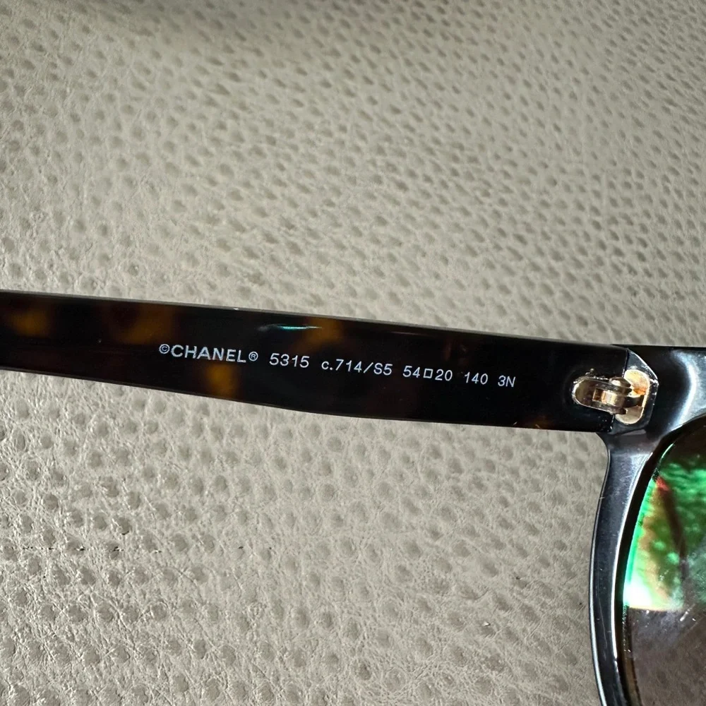 CHANEL Brown Tortoiseshell Round Sunglasses - Picture 4 of 5